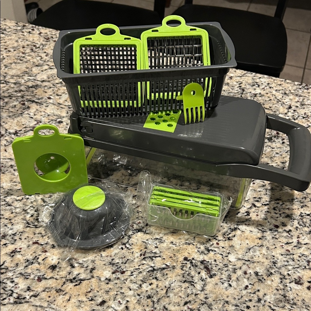 Multifunctional Green and Gray Kitchen Chopper